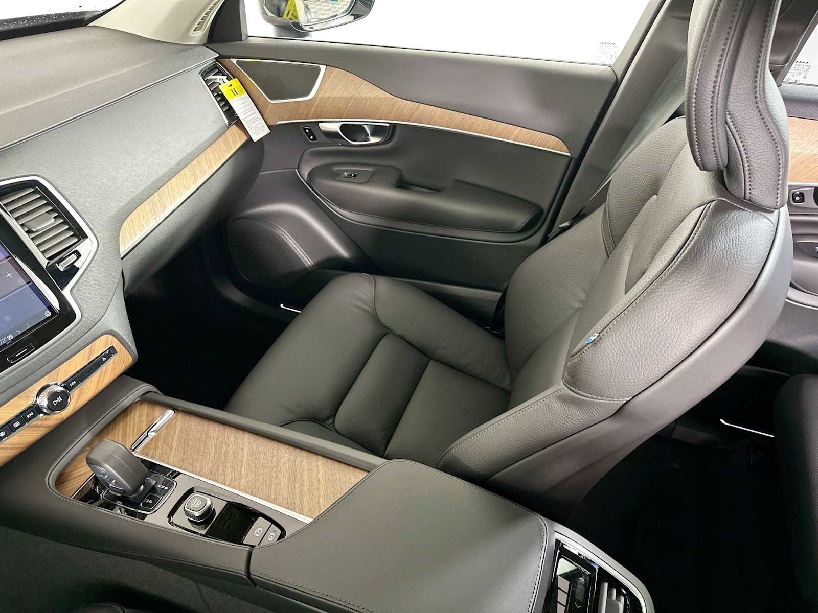 Used 2025 Volvo XC90 B6 Plus w/ Protection Package Premier image 19