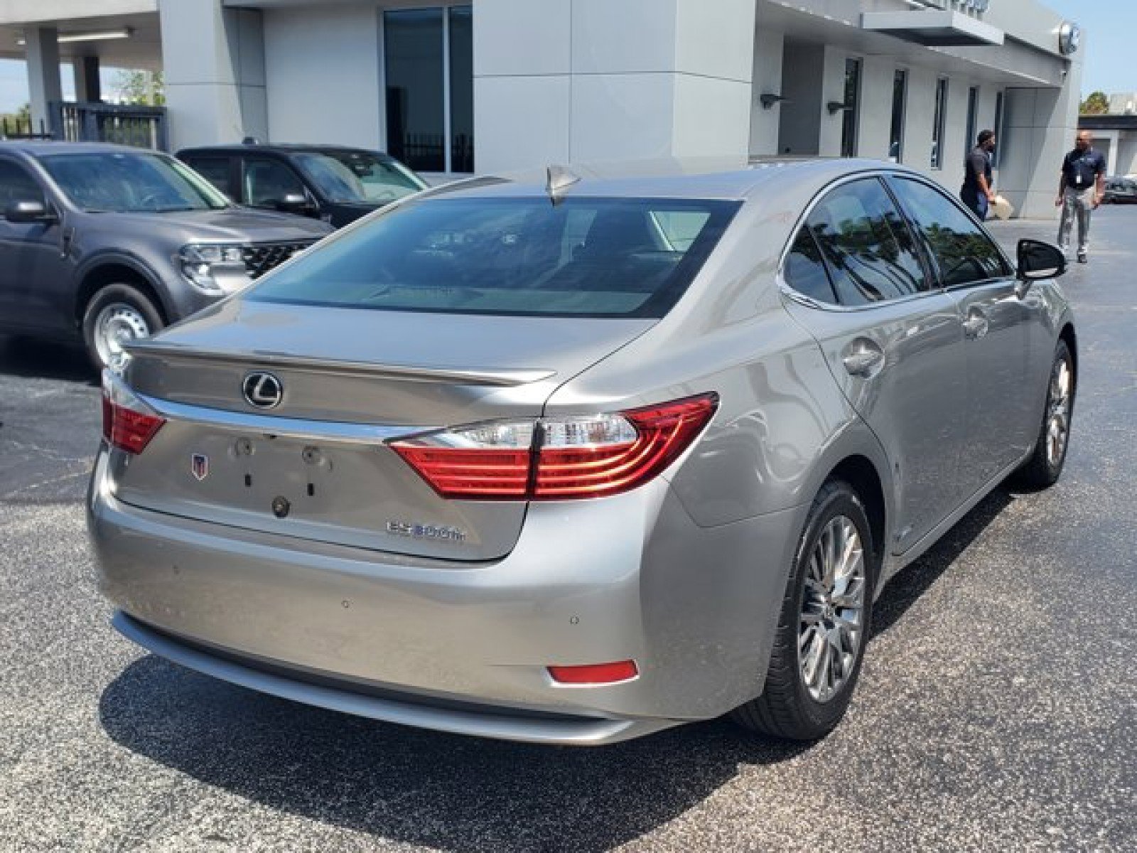 Used 2015 Lexus ES 300h w/ Navigation System Package FWD image 8