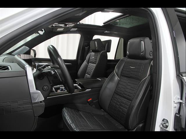 Used 2025 Cadillac Escalade Sport Platinum w/ LPO, Floor Liner Package AWD/4WD image 5