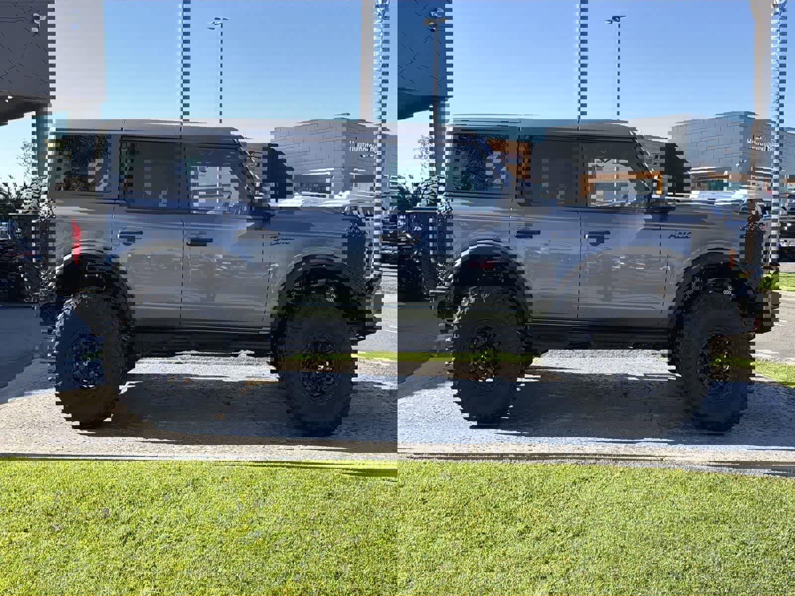 Used 2023 Ford Bronco Badlands image 7