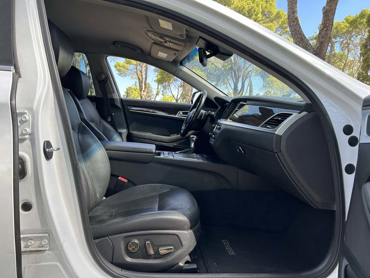 Used 2018 Genesis G80 3.8 RWD image 28