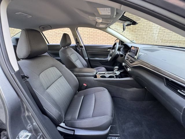 Used 2024 Nissan Altima 2.5 SV FWD image 12