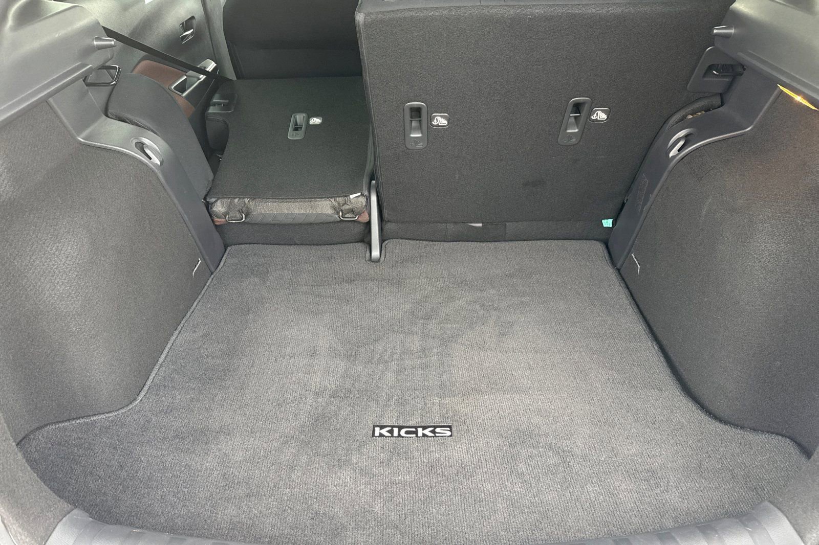 Used 2024 Nissan Kicks SR image 15