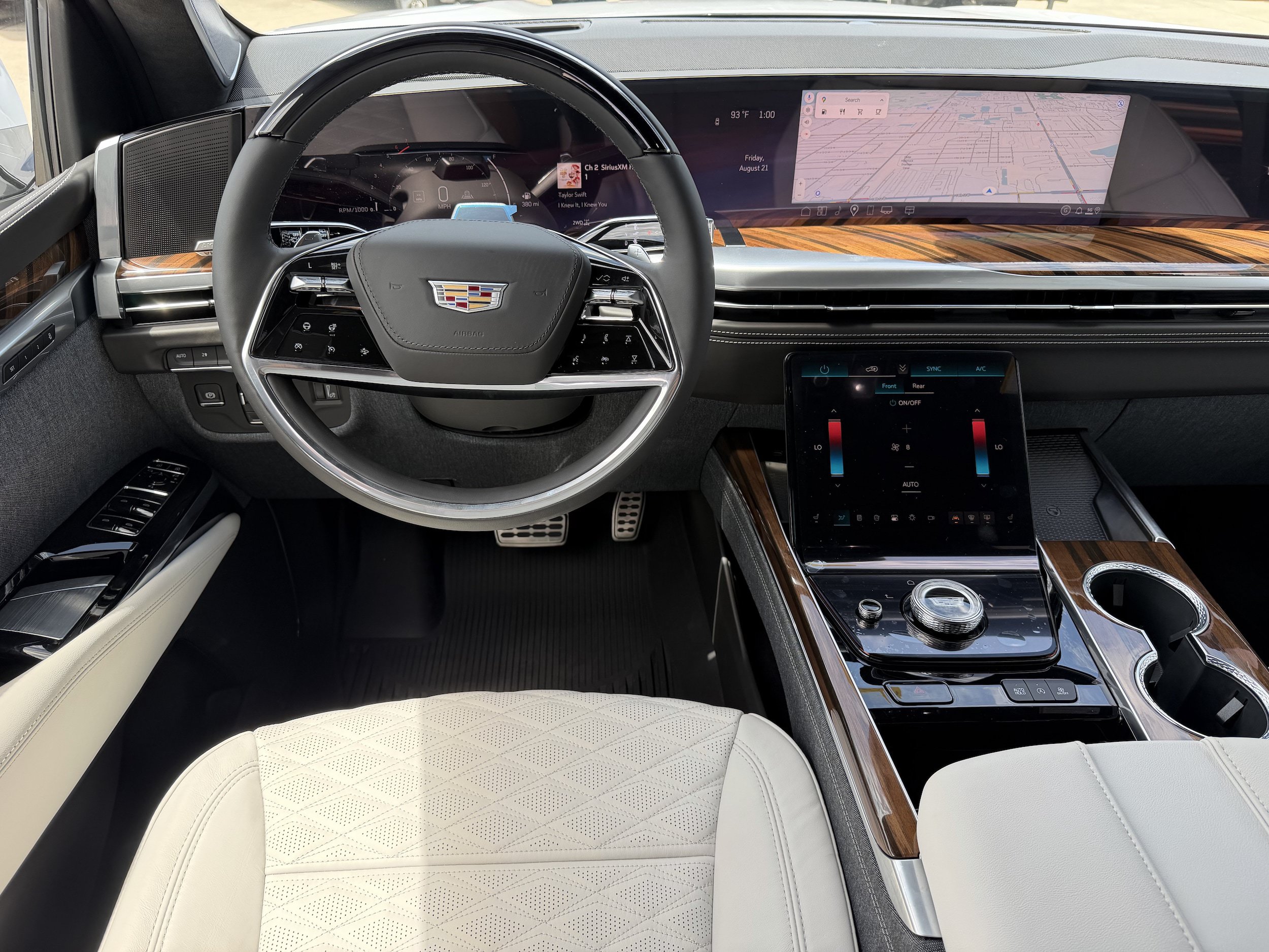 New 2026 Cadillac Escalade ESV Platinum Sport w/ LPO, ONYX Package AWD/4WD image 14
