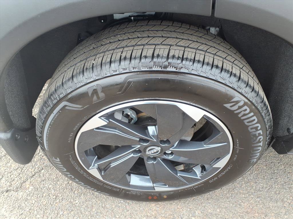 Used 2025 Nissan Rogue SV image 15