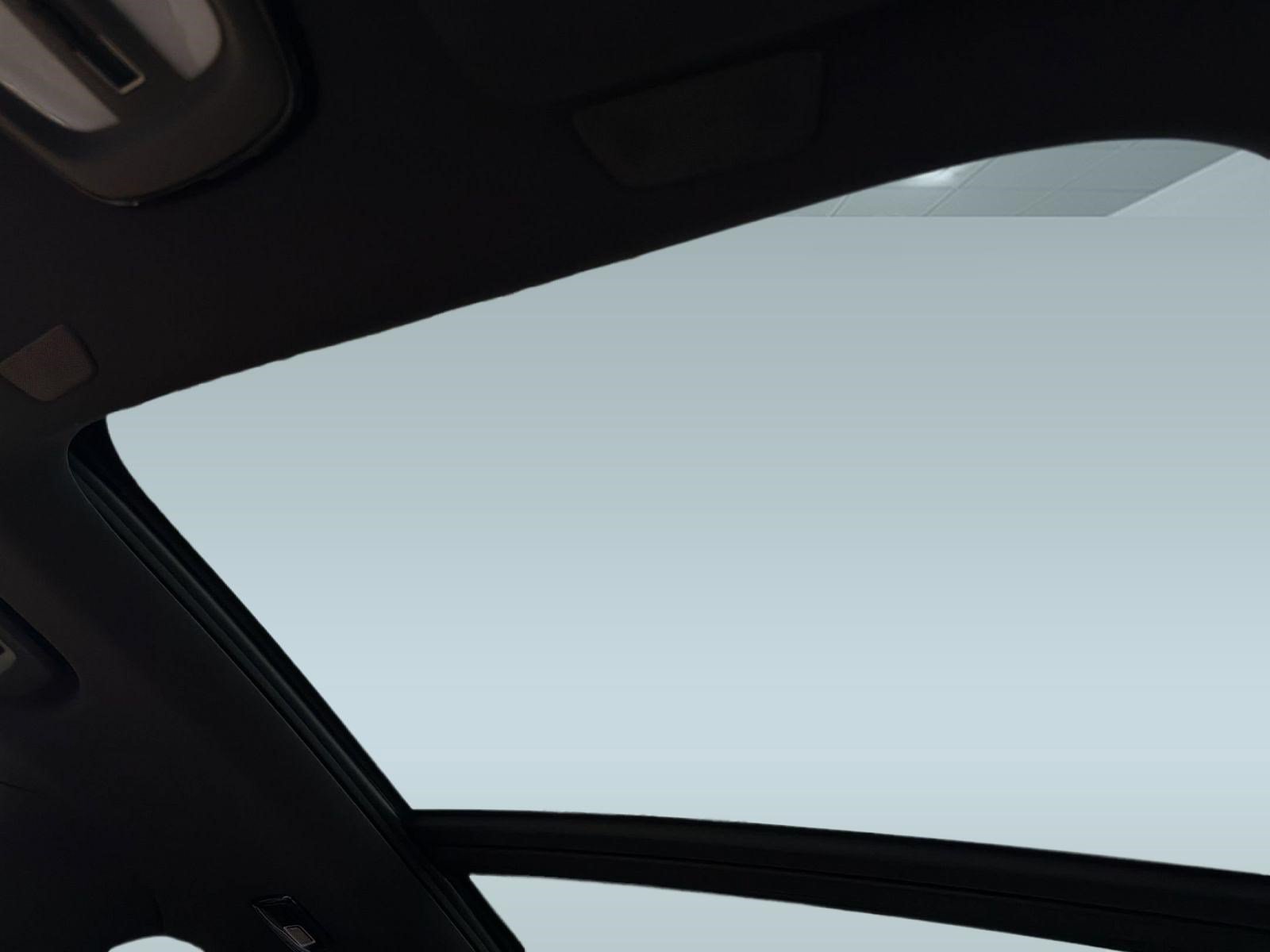 Certified 2025 Volvo XC90 B5 Plus AWD/4WD image 21