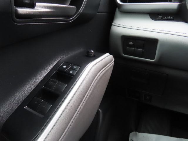 Used 2021 Toyota Highlander L FWD image 32
