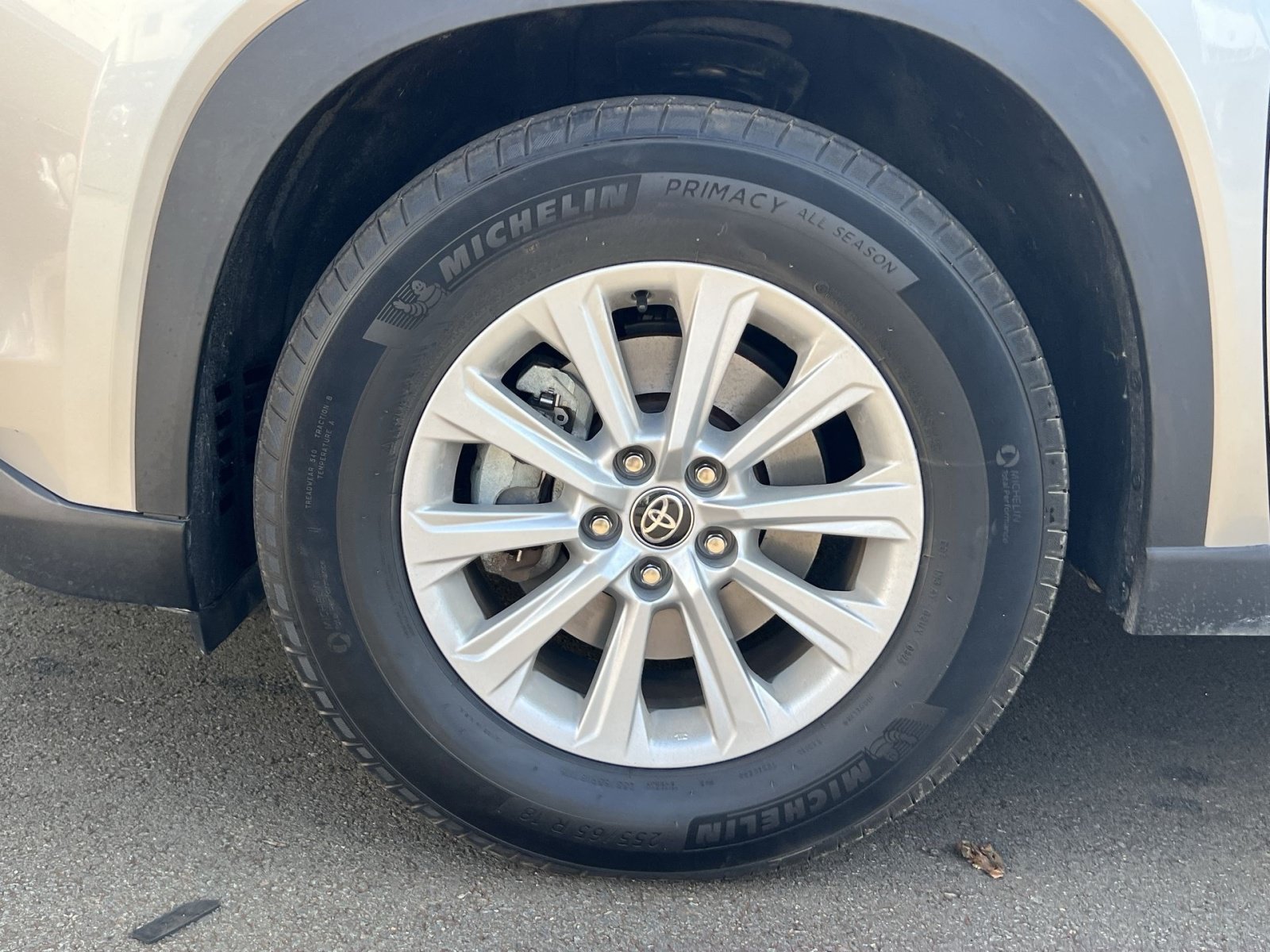 Used 2025 Toyota Grand Highlander AWD image 11
