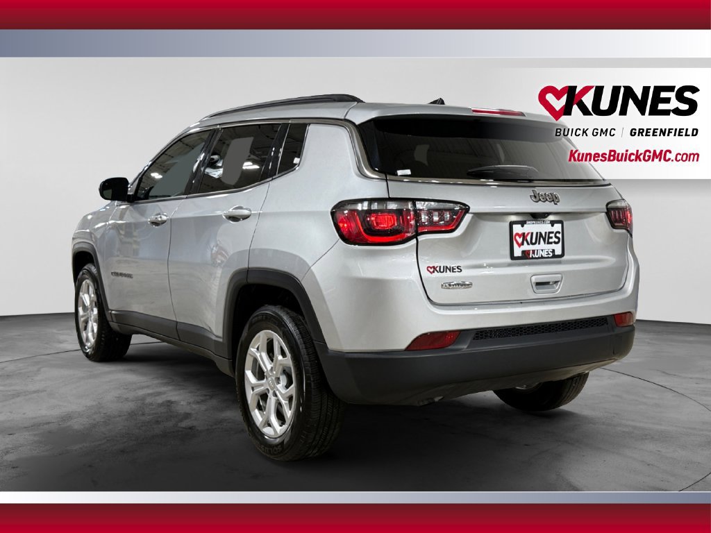 Used 2024 Jeep Compass Latitude AWD/4WD image 8