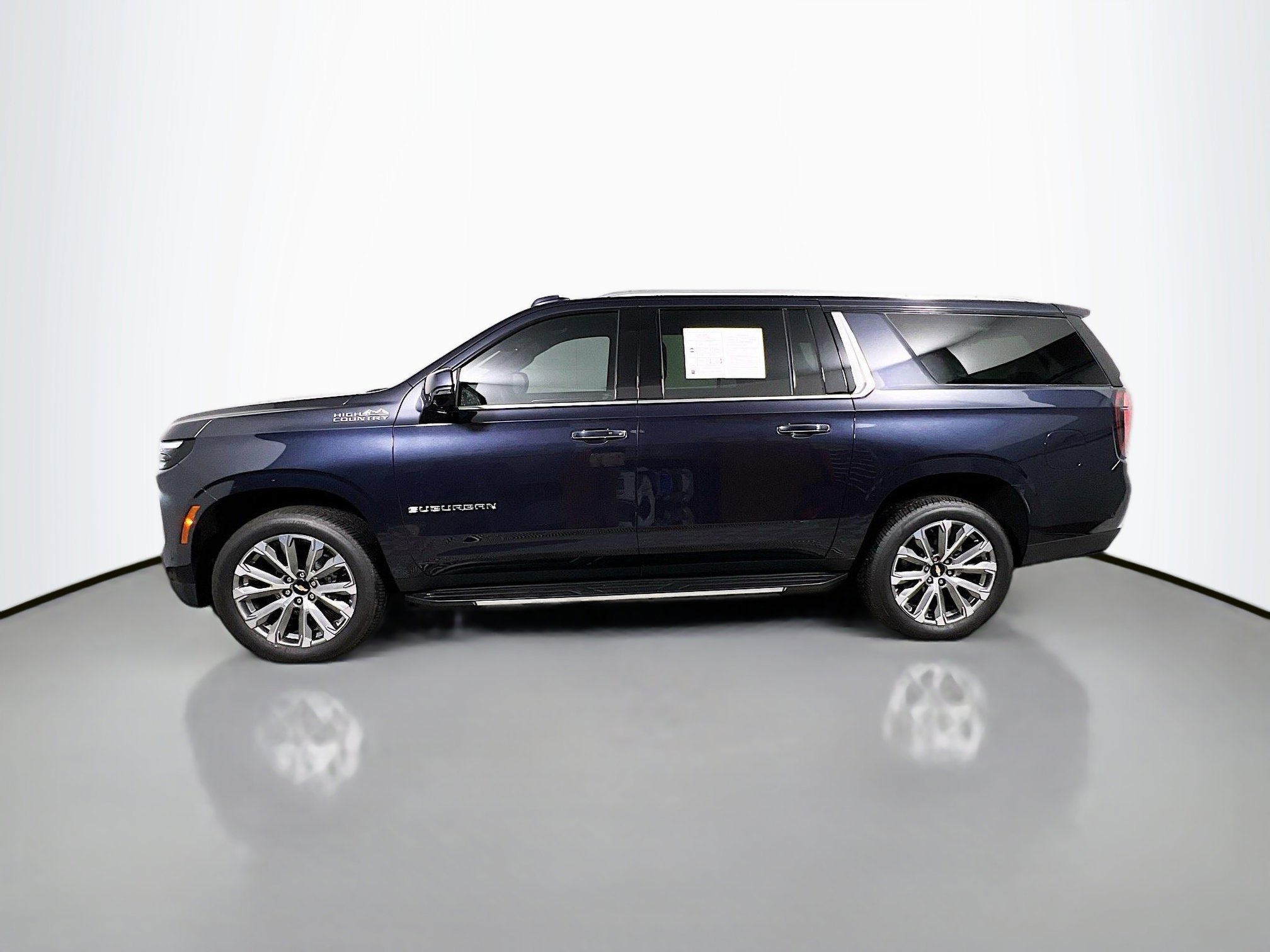 Used 2025 Chevrolet Suburban High Country image 9