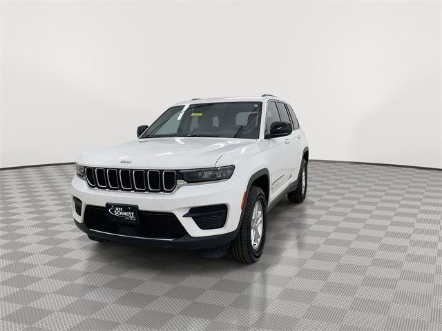 Used 2024 Jeep Grand Cherokee Laredo image 5