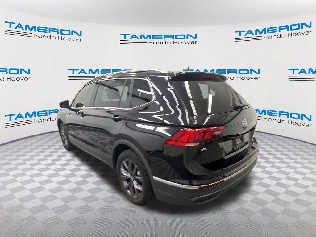 Used 2023 Volkswagen Tiguan SE w/ Panoramic Sunroof Package FWD image 3