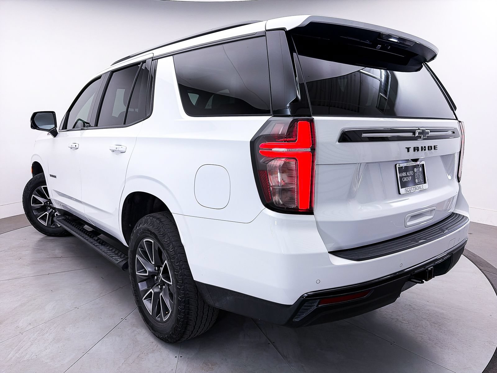 Used 2023 Chevrolet Tahoe Z71 w/ Luxury Package AWD/4WD image 2