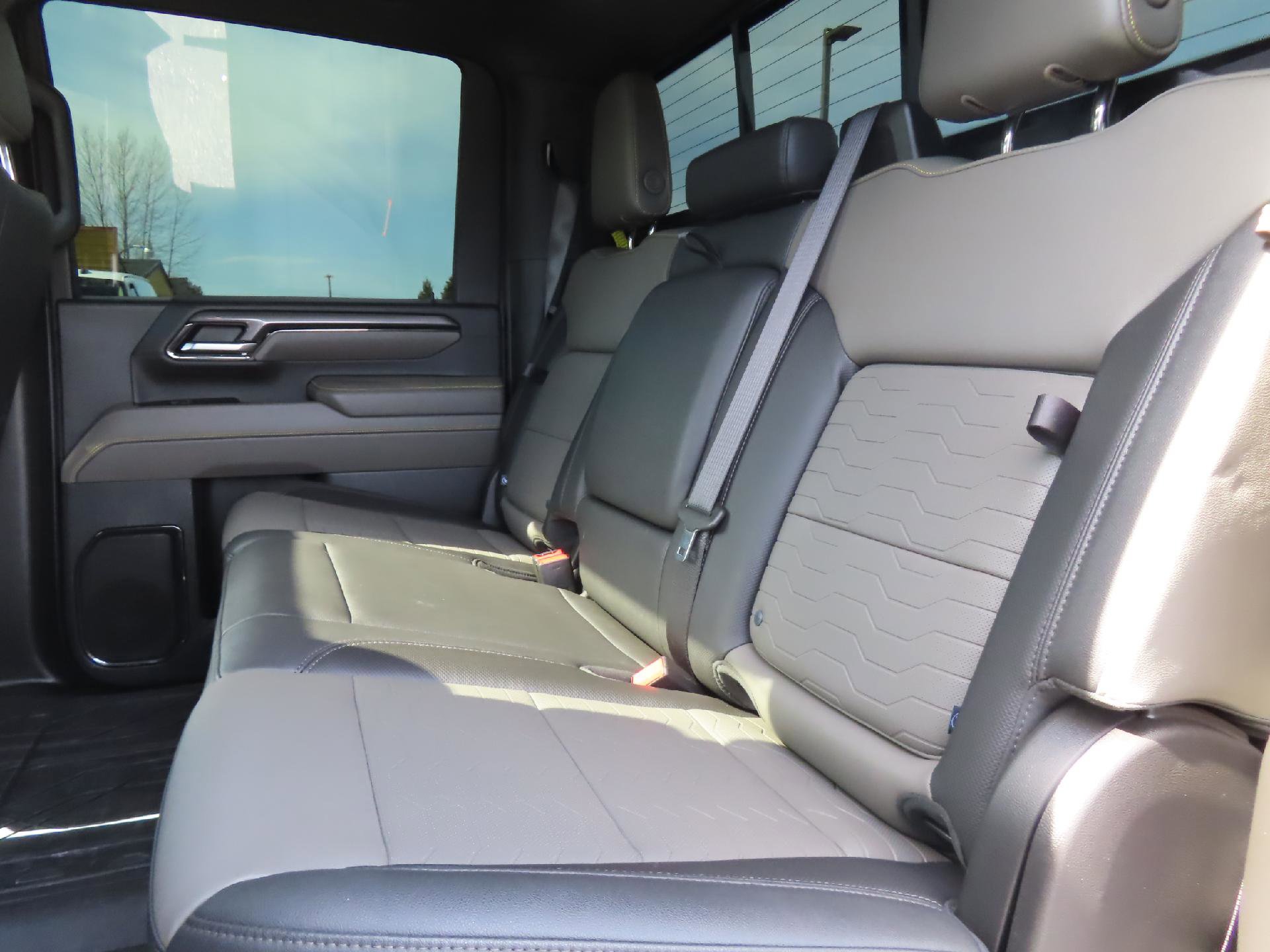 Used 2024 Chevrolet Silverado 2500 ZR2 w/ Technology Package AWD/4WD image 43