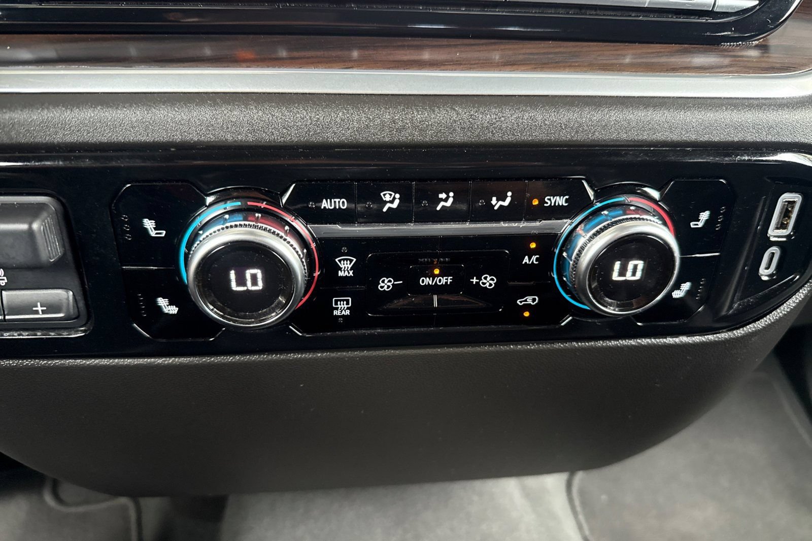 Used 2025 GMC Sierra 1500 SLT AWD/4WD image 26