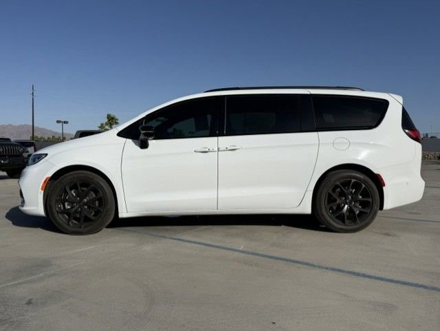 Used 2024 Chrysler Pacifica Touring-L w/ S Appearance Package FWD image 2