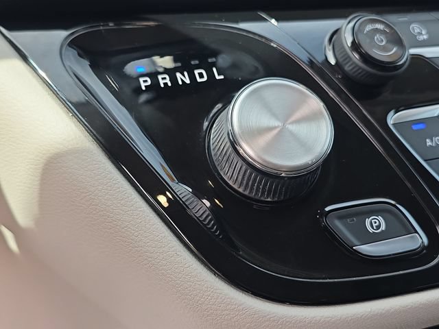 Used 2018 Chrysler Pacifica Touring-L Plus FWD image 20