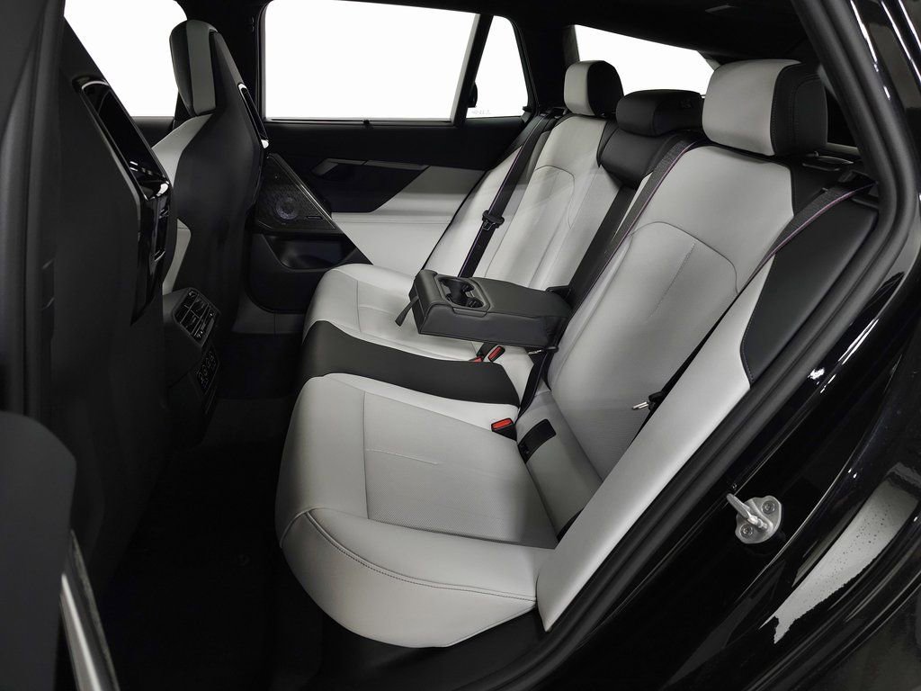 Used 2026 BMW M5 Touring AWD/4WD image 36