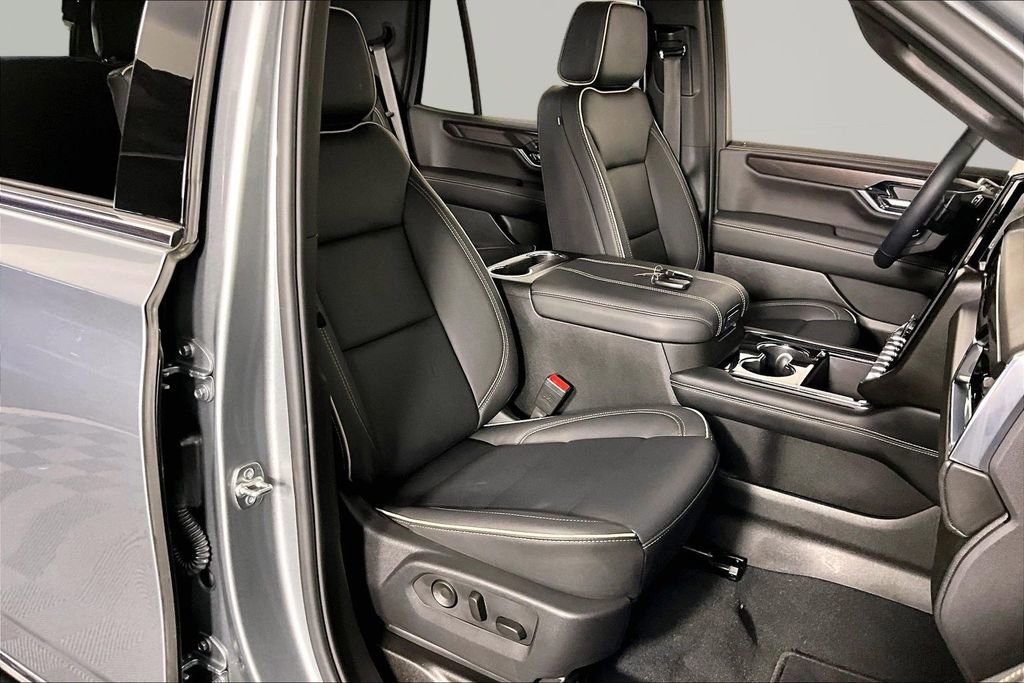 Used 2025 GMC Yukon Elevation w/ LPO, Yukon Black Package AWD/4WD image 28