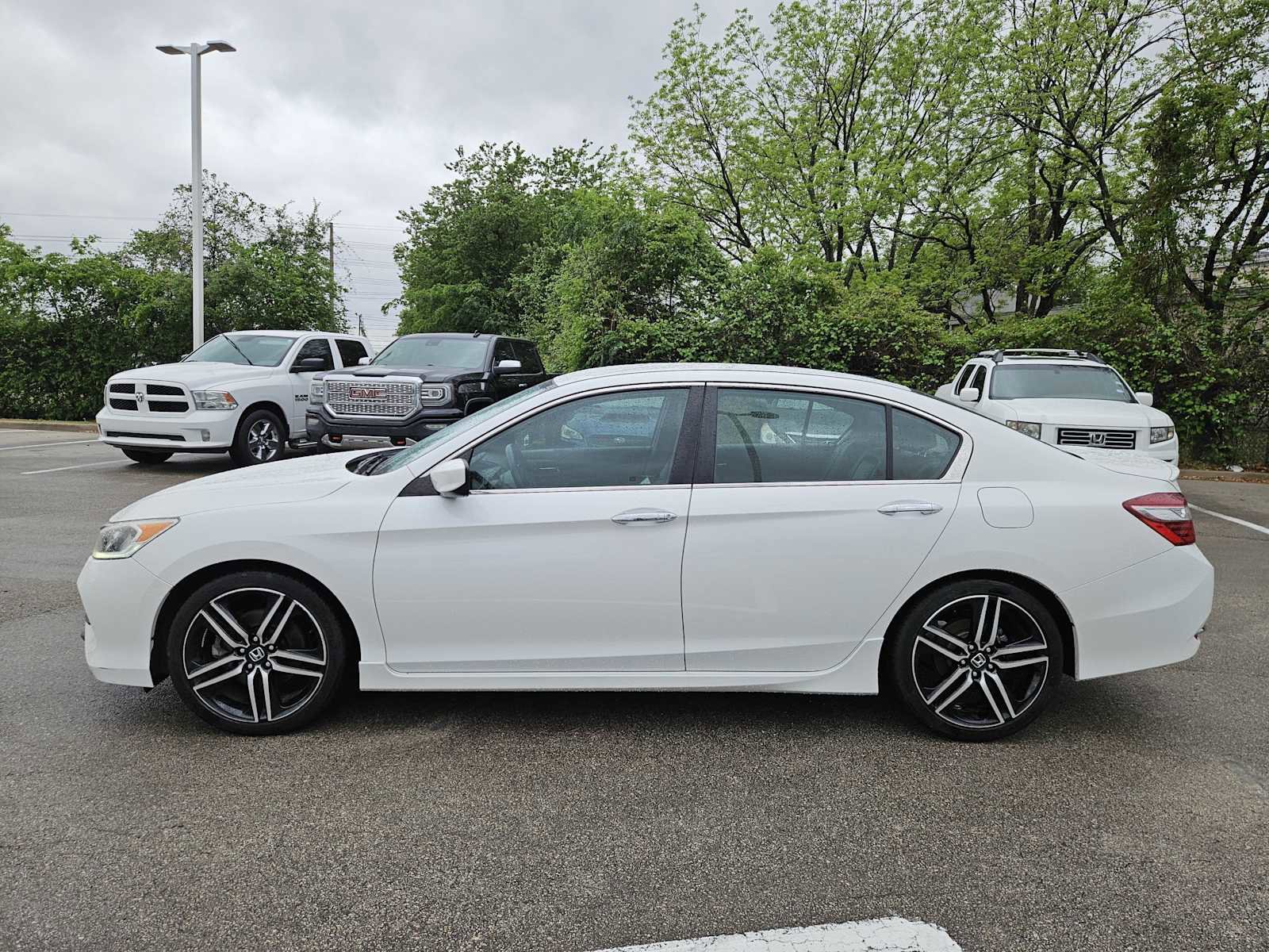 Used 2017 Honda Accord Sport image 4
