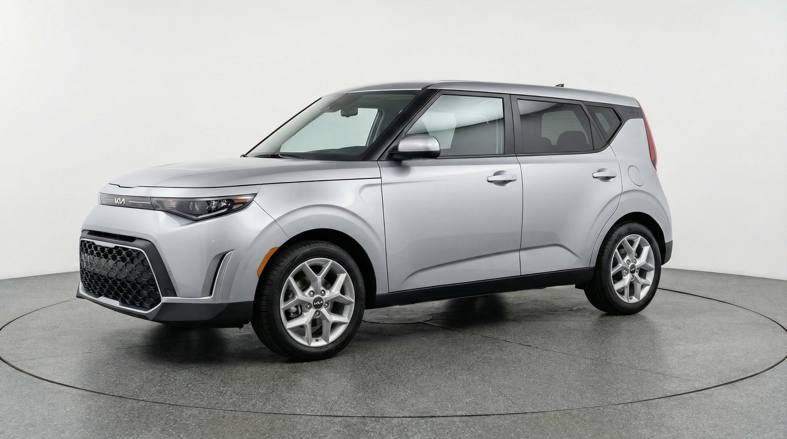 Used 2025 Kia Soul LX w/ LX Technology Package image 3