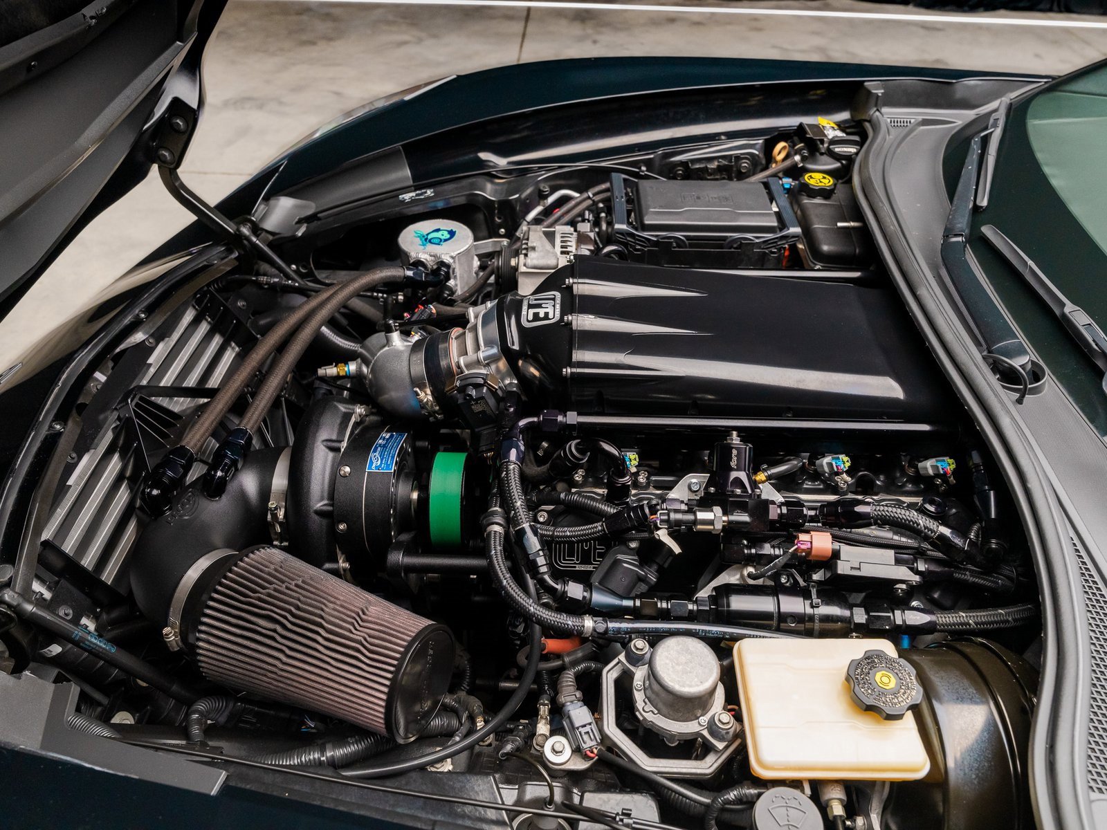 Used 2016 Chevrolet Corvette Z06 w/ 3LZ Preferred Equipment Group image 2