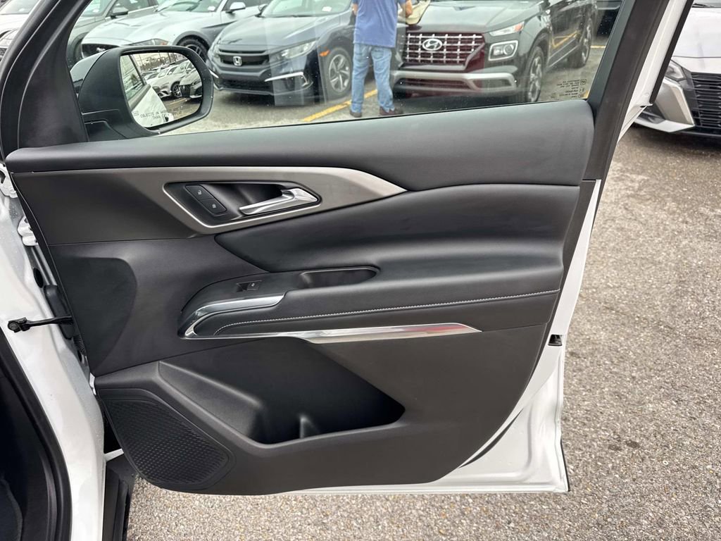 Certified 2025 Chevrolet Traverse LT image 14