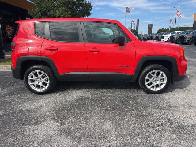 Used 2023 Jeep Renegade Latitude AWD/4WD image 2