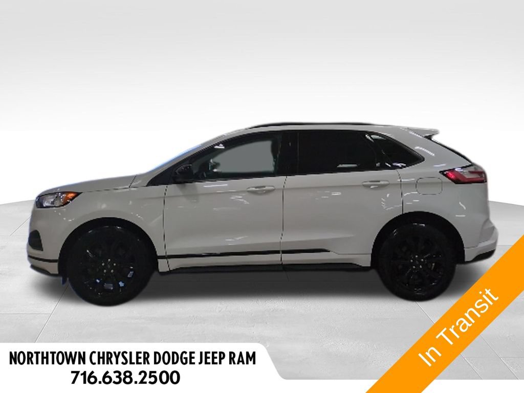 Used 2024 Ford Edge SE w/ Black Appearance Package AWD/4WD image 3