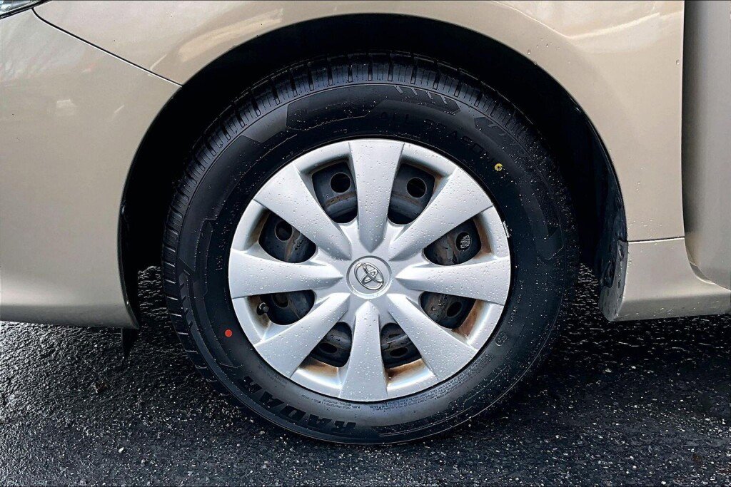 Used 2010 Toyota Corolla LE image 15