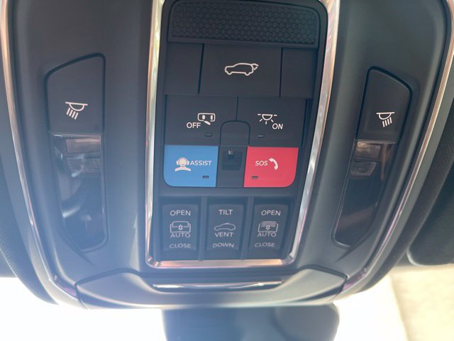 Used 2025 Jeep Grand Cherokee Summit w/ Obsidian Package AWD/4WD image 38