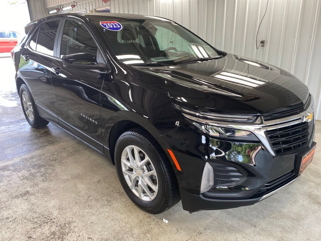 Used 2023 Chevrolet Equinox LT AWD/4WD image 2