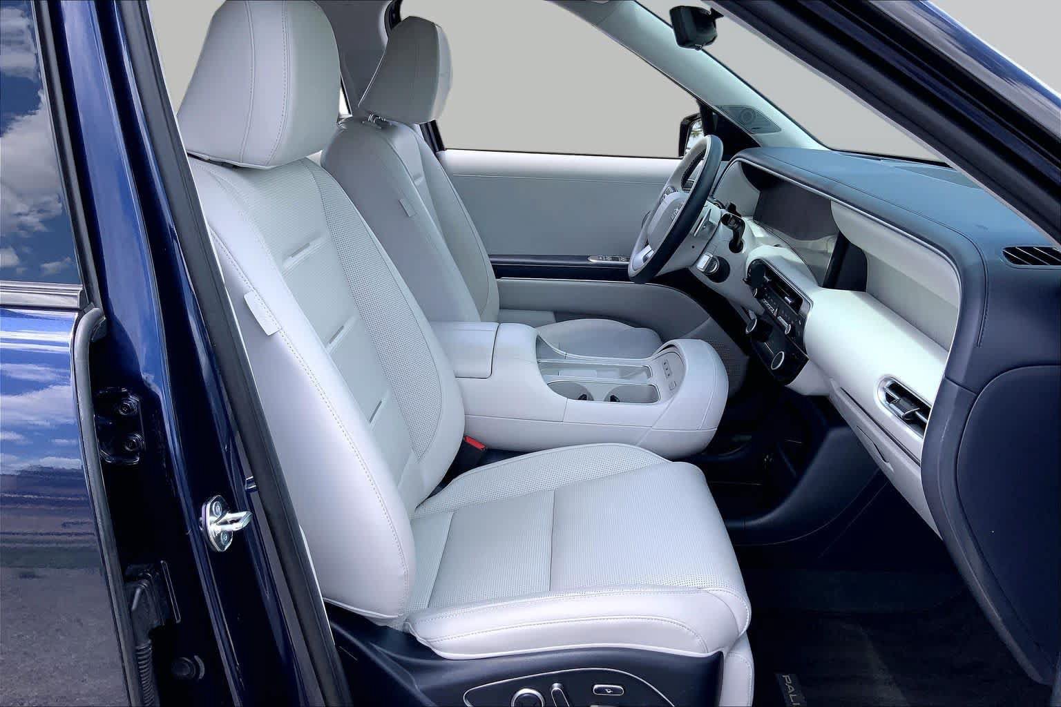 Certified 2026 Hyundai Palisade Calligraphy FWD image 16