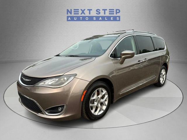 Used 2017 Chrysler Pacifica Touring-L Plus w/ Tire & Wheel Group FWD image 3