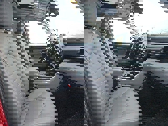 Used 2023 Toyota Highlander XLE image 14