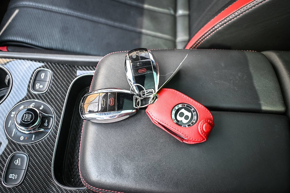 Used 2021 Bentley Bentayga Speed AWD/4WD image 13