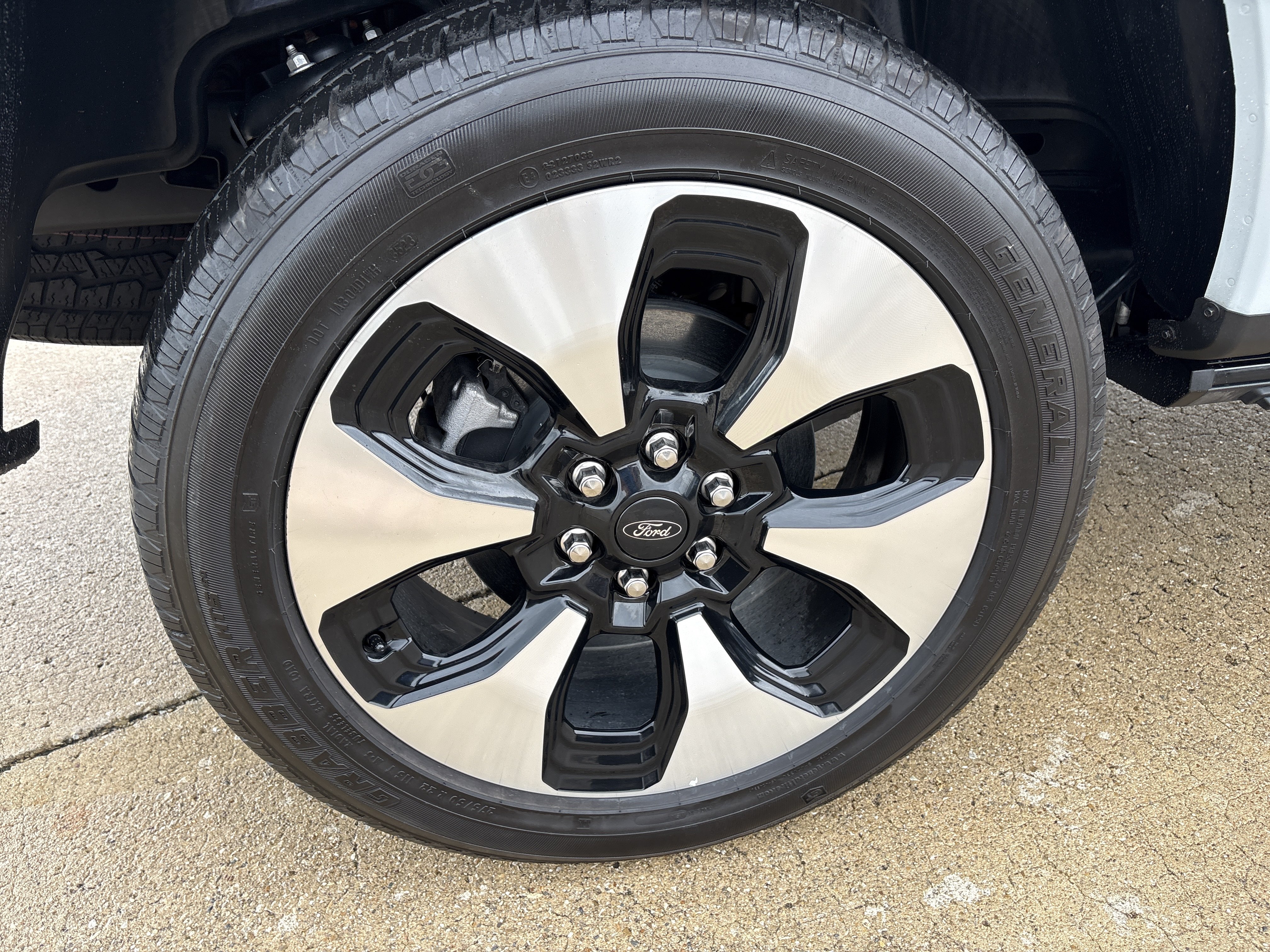 Used 2023 Ford F150 Lightning Platinum AWD/4WD image 6