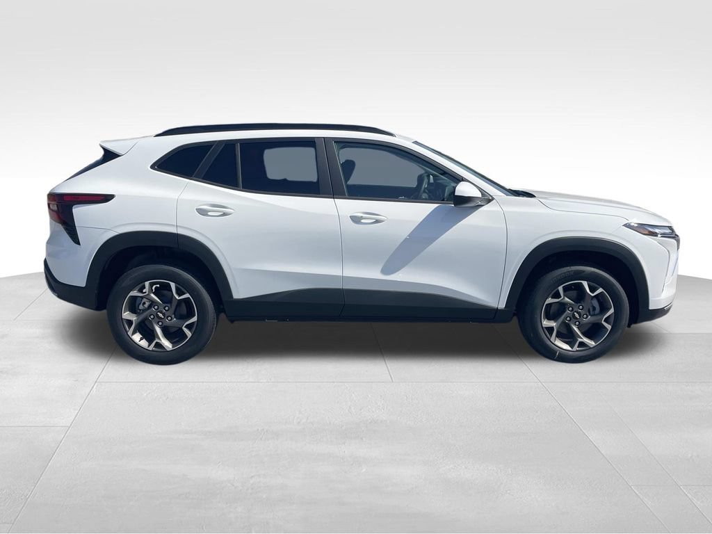New 2026 Chevrolet Trax LT w/ Driver Confidence Package FWD image 2