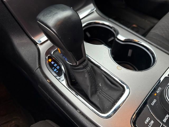 Used 2019 Jeep Grand Cherokee Laredo image 16