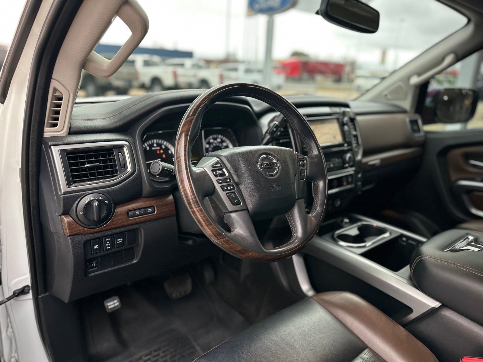 Used 2018 Nissan Titan Platinum Reserve w/ Platinum Utility Package image 21