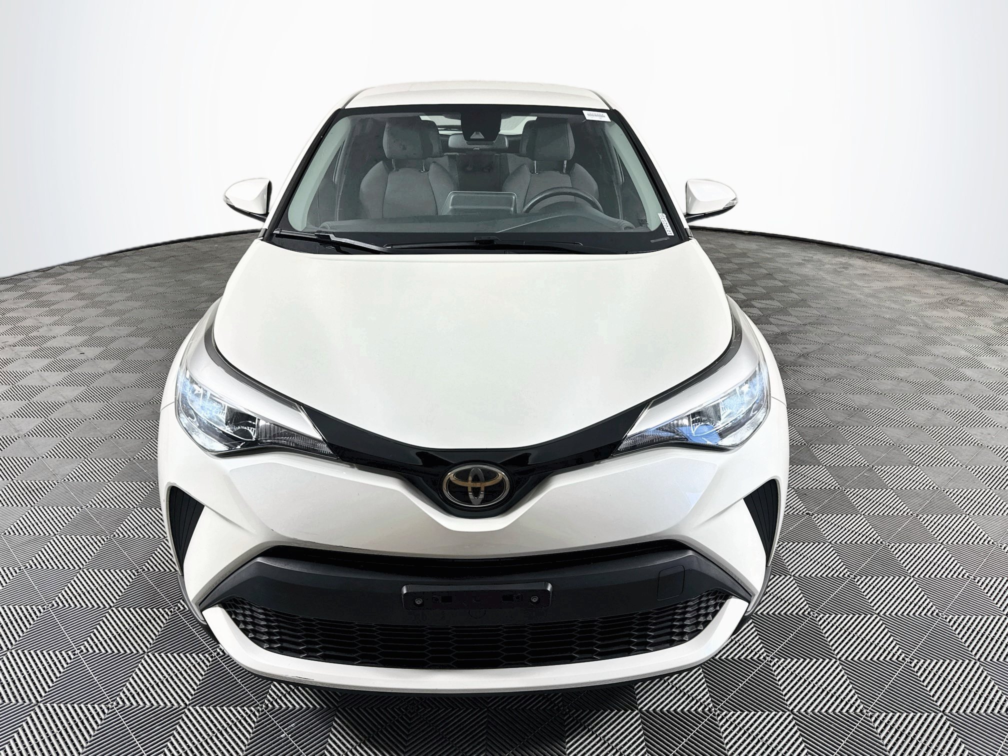 Used 2020 Toyota C-HR LE FWD image 2