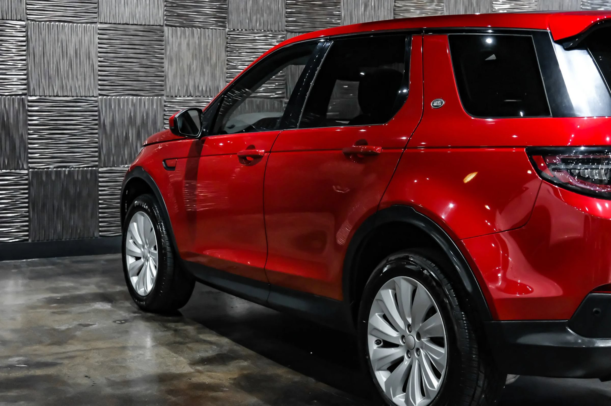 Used 2020 Land Rover Discovery Sport SE AWD/4WD image 12