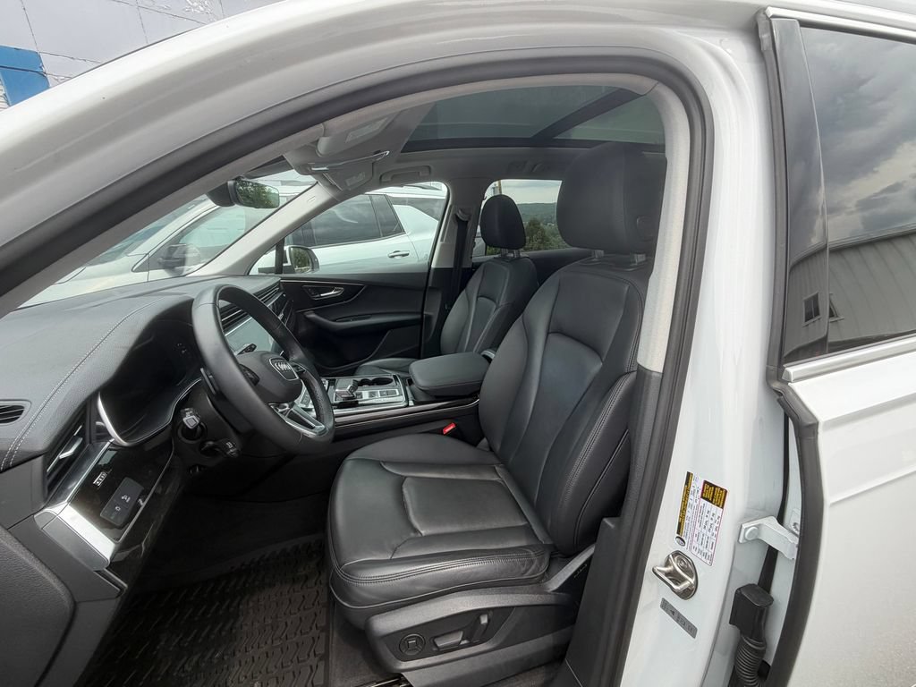 Used 2023 Audi Q7 3.0T Premium w/ Convenience Package AWD/4WD image 9
