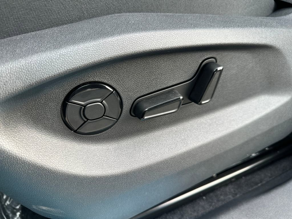 New 2026 Volkswagen Tiguan SE image 4