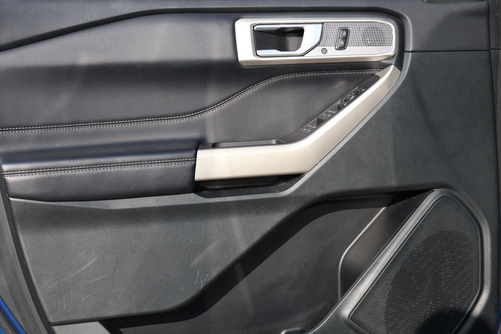Used 2023 Ford Explorer Limited AWD/4WD image 26