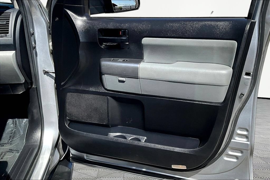 Used 2018 Toyota Sequoia SR5 RWD image 28