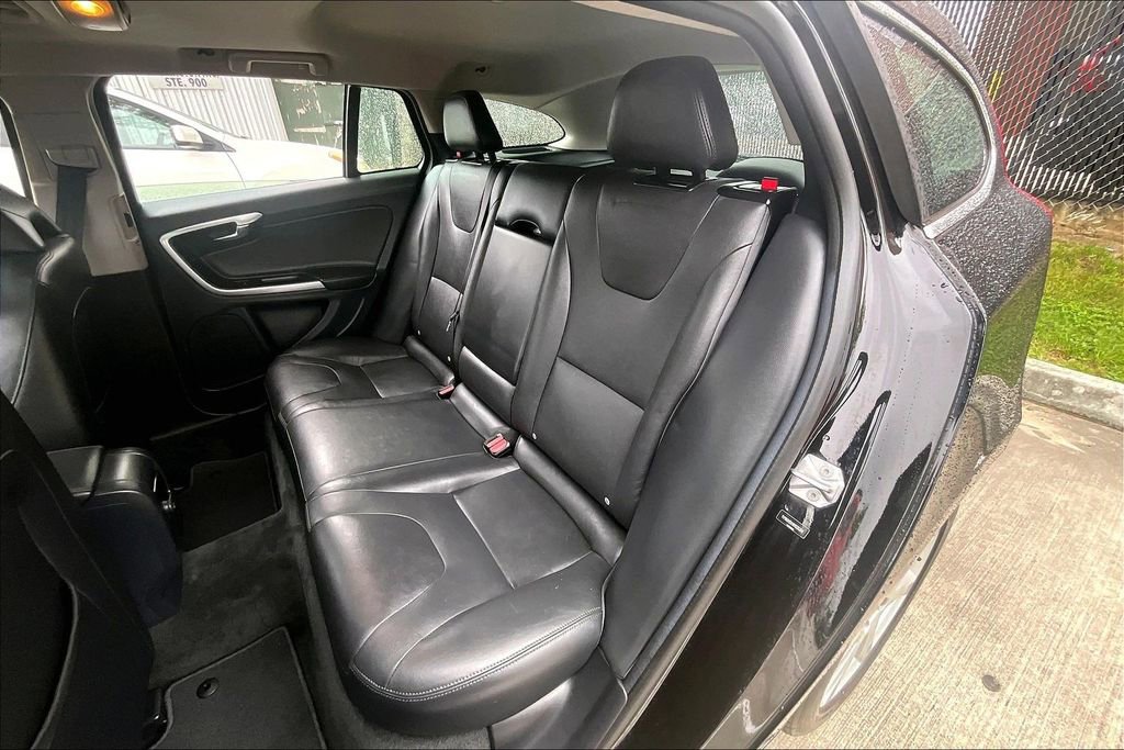 Used 2017 Volvo V60 T5 Premier w/ Convenience Package FWD image 34