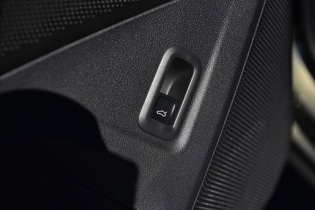 New 2026 Volkswagen Tiguan SE R-Line image 9