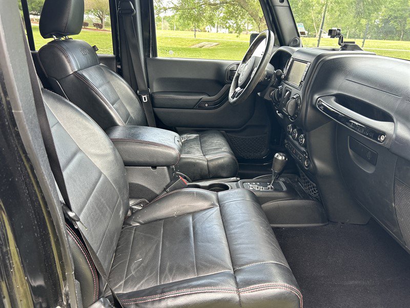 Used 2012 Jeep Wrangler Unlimited Sahara AWD/4WD image 11
