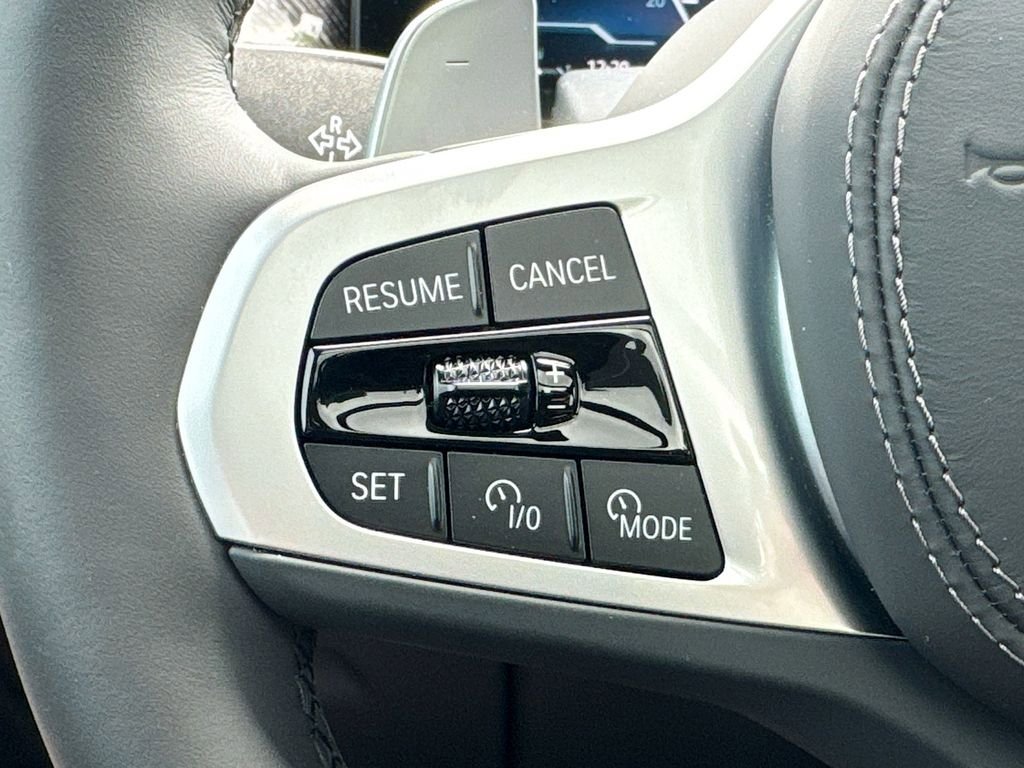 Used 2025 BMW X5 xDrive40i w/ M Sport Package AWD/4WD image 21